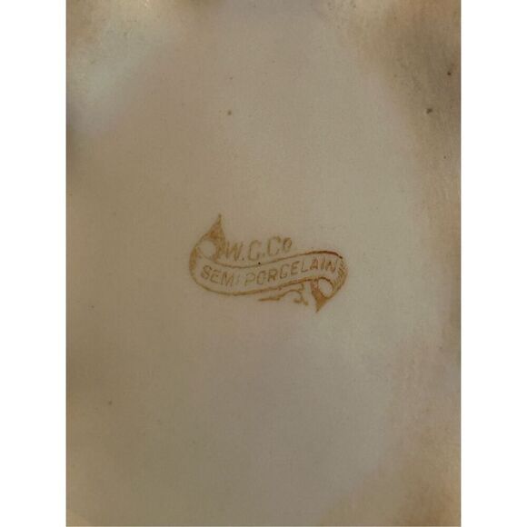 Vintage oval dish, footed handles lid floral gold etching (8726) - Picture 12 of 15